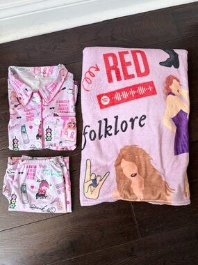 Taylor Swift Pajama Set & Fleece Blanket